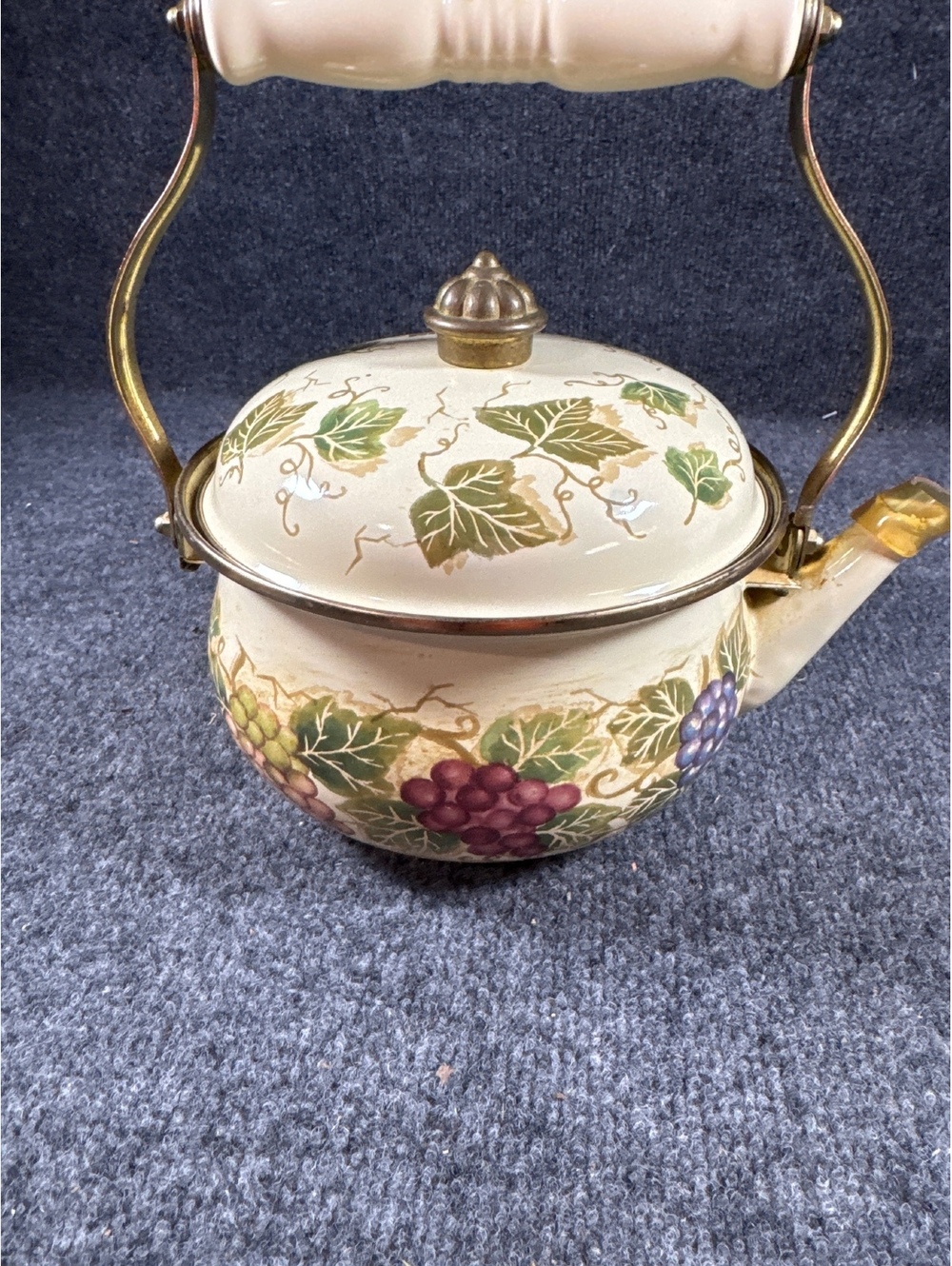 TabletOps Unlimited Grape Vine Enamel Tea Kettle Teapot Brass Handle Decorative